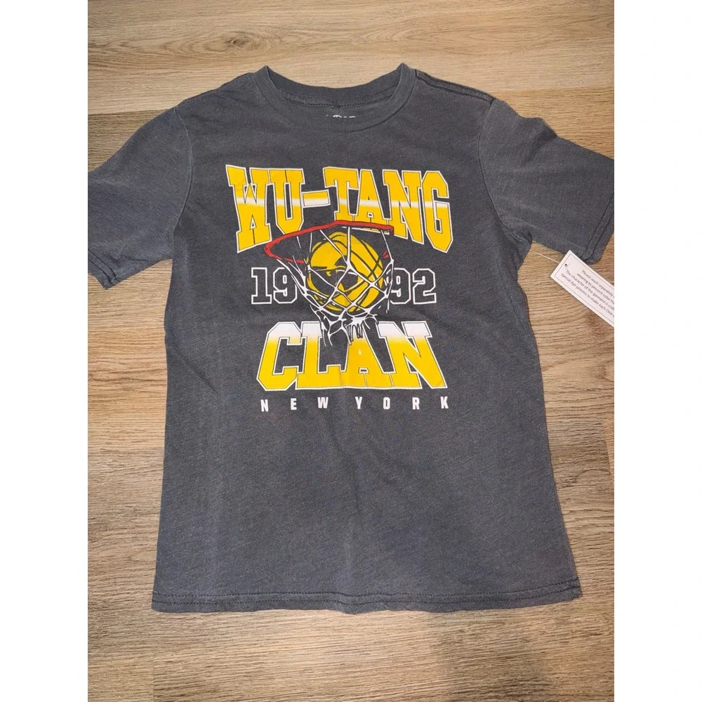 Boys graphic tee medium 8